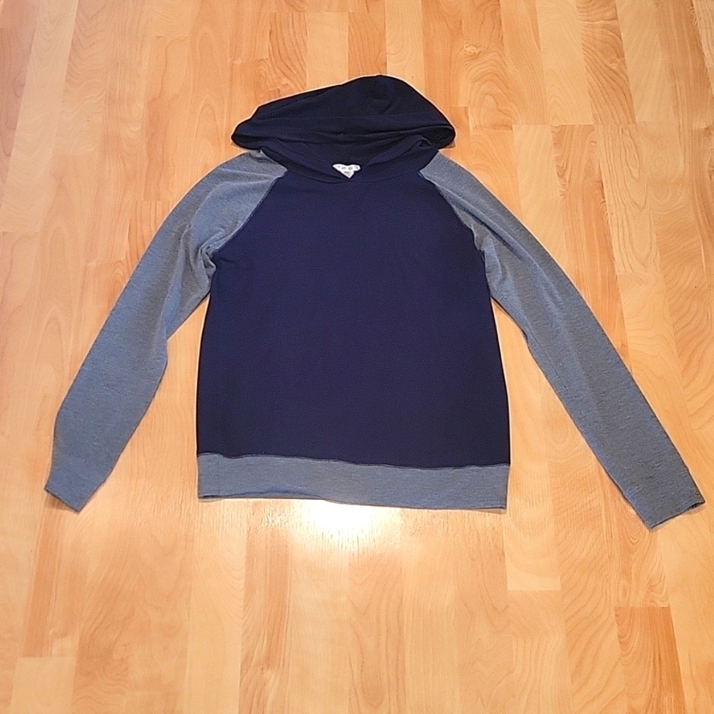 LONG SLEEVE HOODED TSHIRT SIZE SMALL - Picture 1 of 4